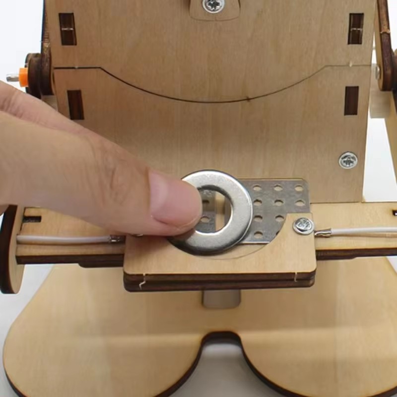 Coin Swallowing Eating Robot M - Science Robotics recension och pris
